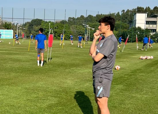 热烈的粉丝见面会