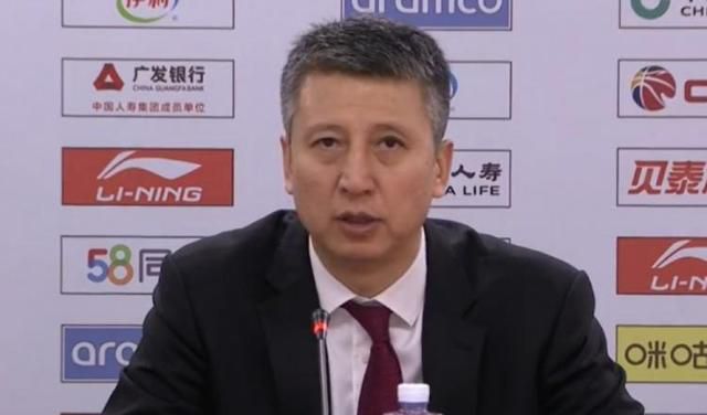 美女被捅尿口